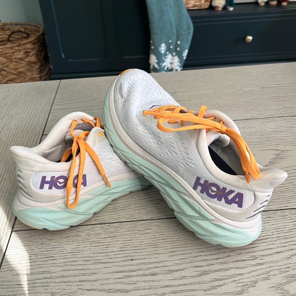 Hoka Clifton 8